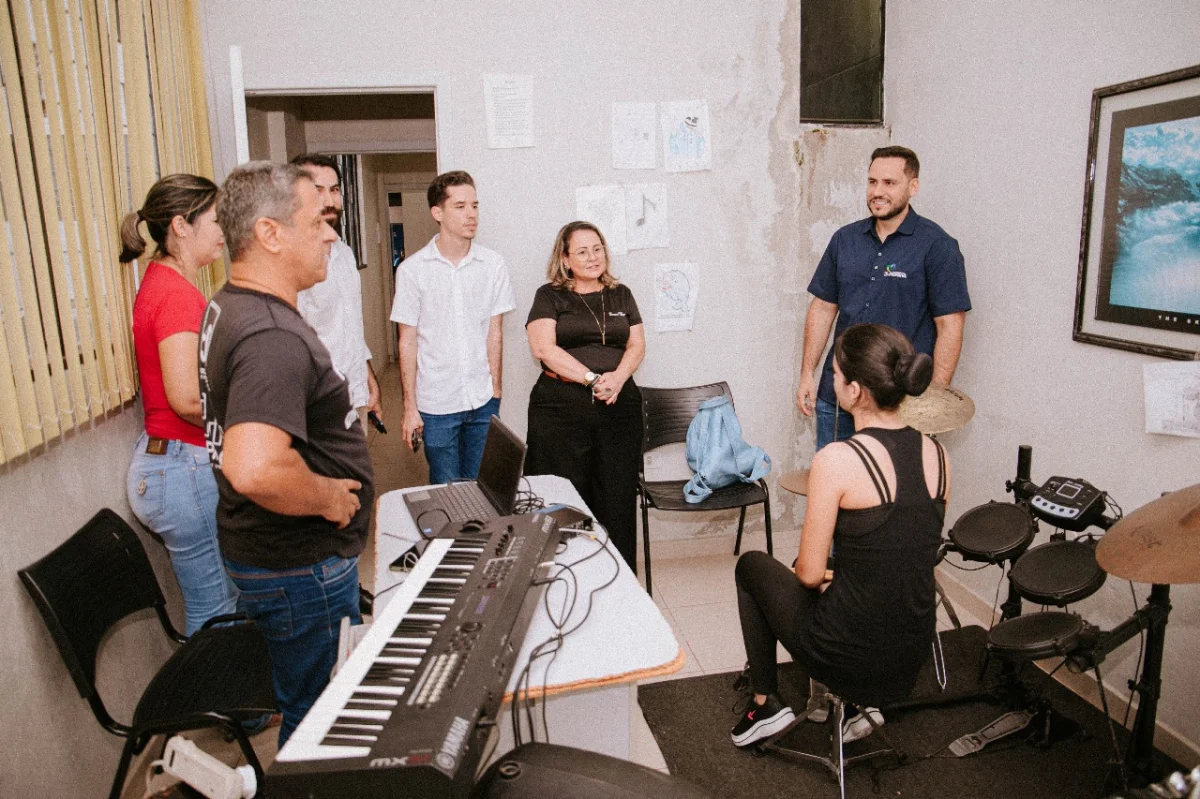Prefeito Affonso Cândido prestigia início das aulas na Escola de Artes da Fundação Cultural de Ji-Paraná