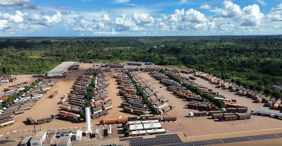 Caminhões de soja esperam para descarregar em Porto Velho — Foto: Rede Amazônica