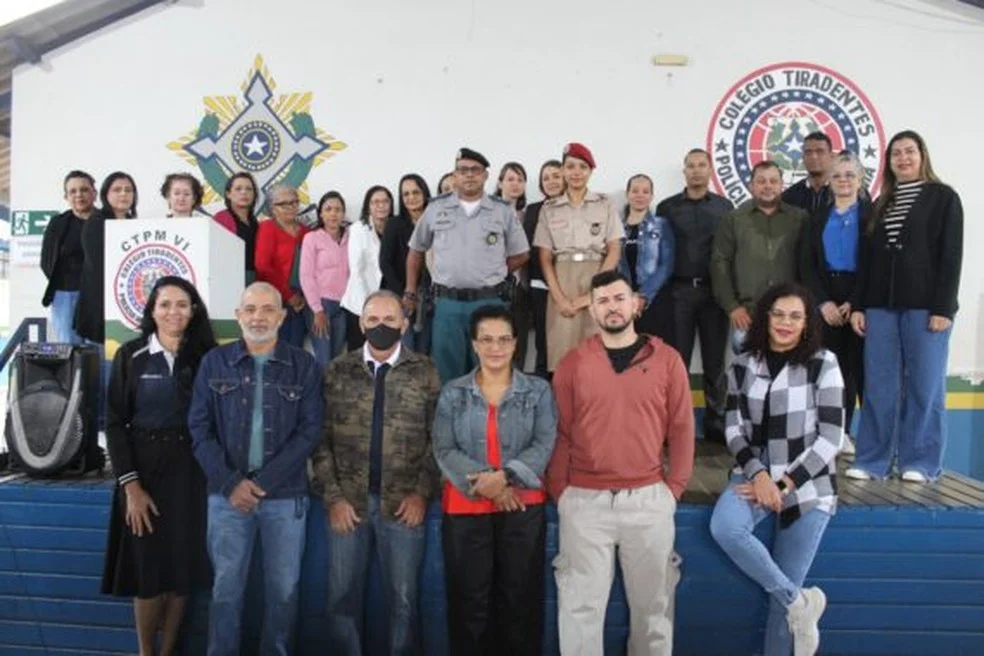 Laury, familiares, amigos e professores — Foto: Paula Fernanda Benarrosh/Governo de Rondônia