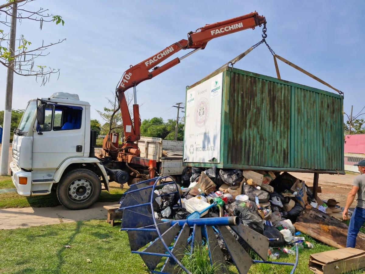 Cooperativa dos Catadores remove voluntariamente excesso de resíduos do Beira Rio Cultural
