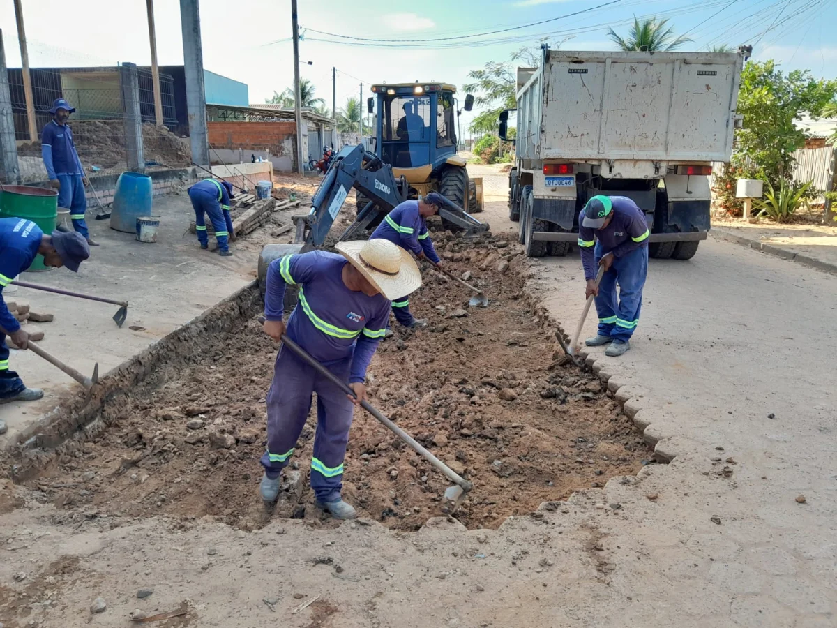 Prefeitura recupera ruas com blocos no bairro Dom Bosco