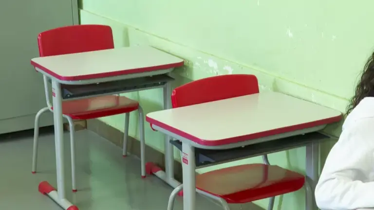 Rondônia descumpre nova lei do ensino médio e reduz carga horária de alunos, diz estudo