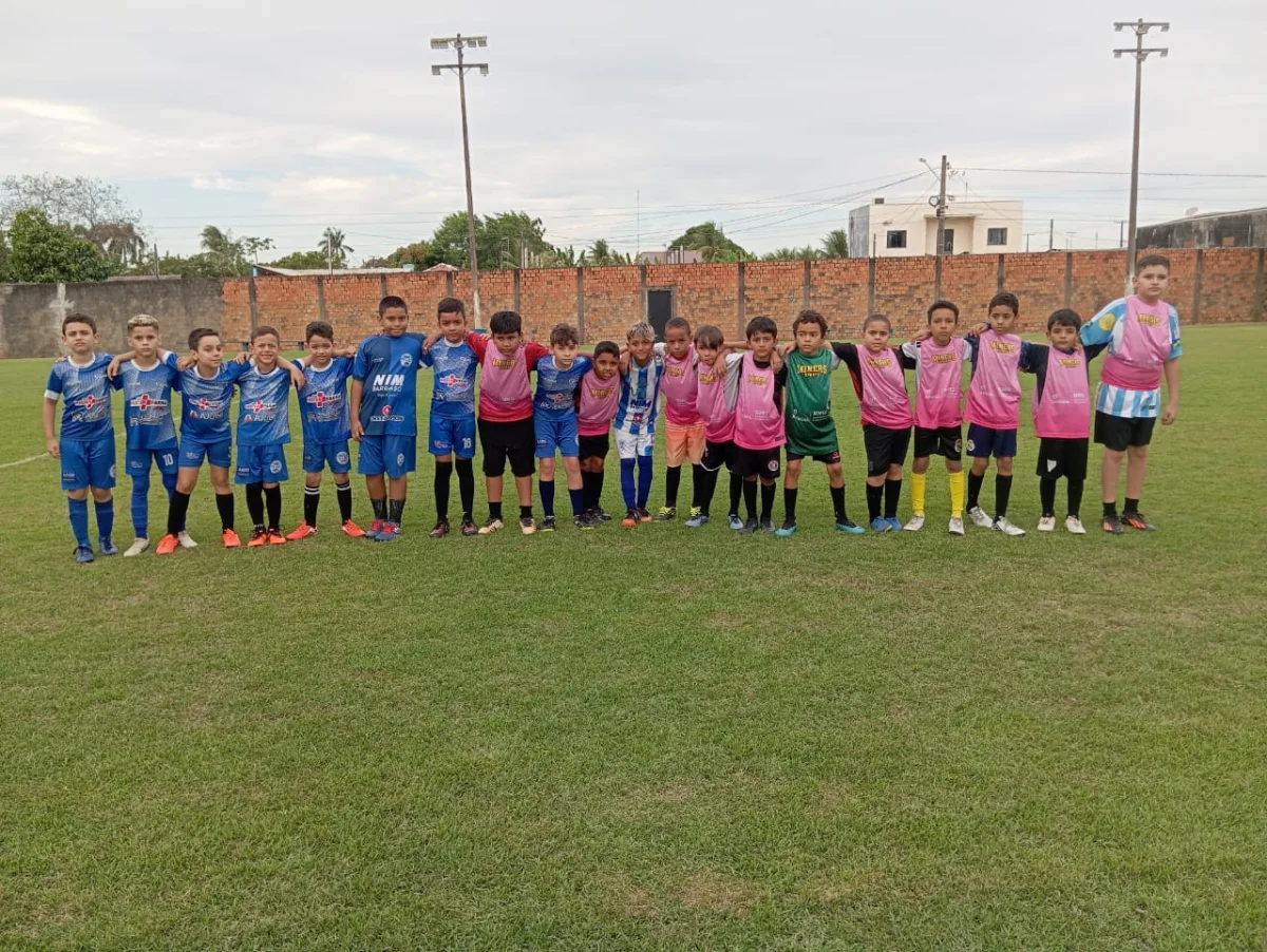 Alunos da Escolinha do Cedel BNH participam de atividades junto com os pais