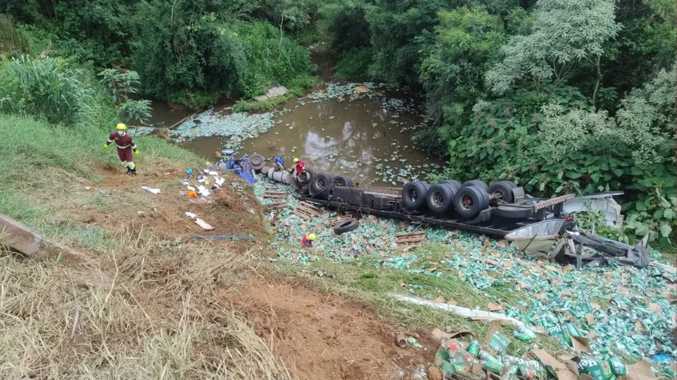Acidente aconteceu na BR-376 — Foto: Polícia Rodoviária Federal