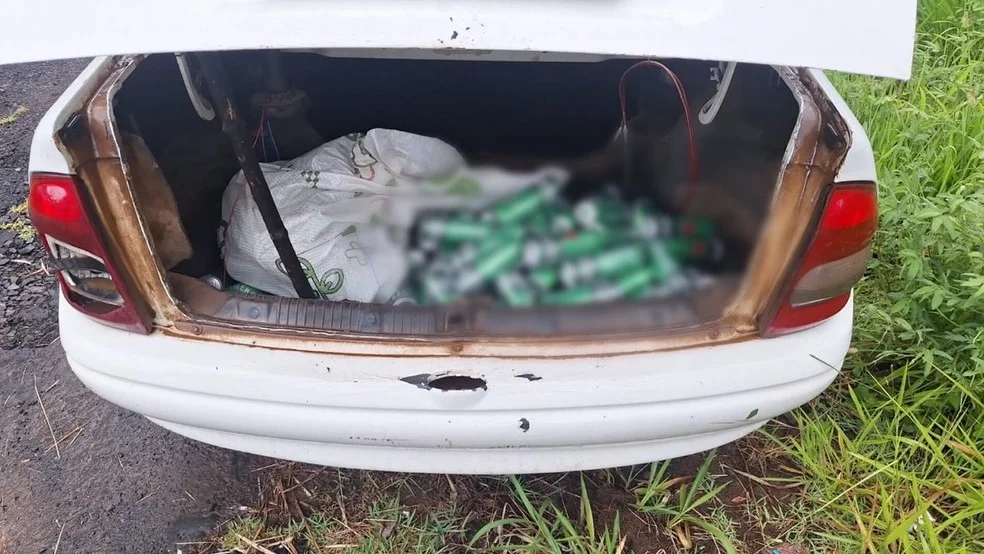 15 pessoas foram presas por saquear carga de cerveja do caminhão — Foto: Polícia Militar