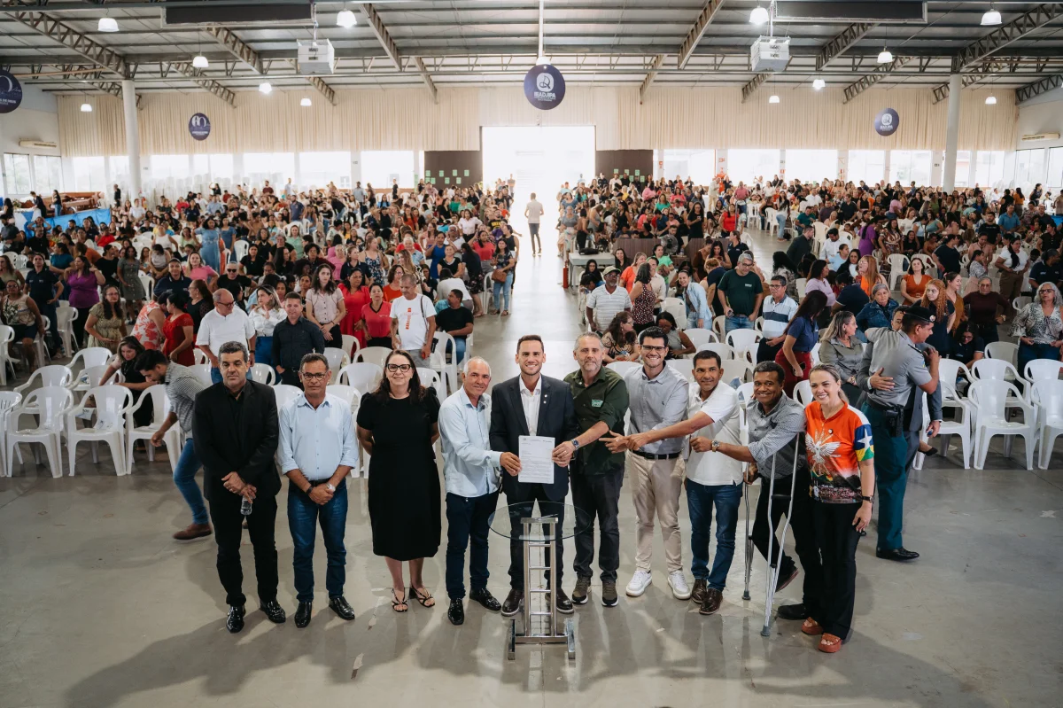 Prefeito Affonso Cândido anuncia reajuste ao piso do magistério