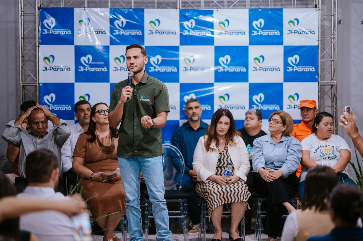 Prefeitura de Ji-Paraná realiza entrega simbólica de cheques do FUMCRIANÇA e garante mais de R$ 6 milhões para projetos sociais