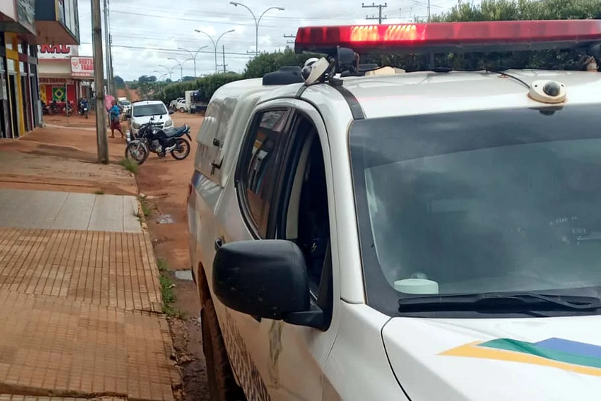 Homem é esfaqueado após discussão por causa de música em festa