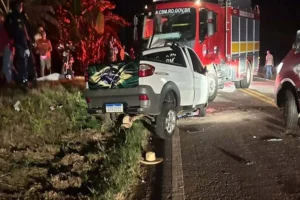 Colisão entre veículos deixa um morto e outras três pessoas feridas